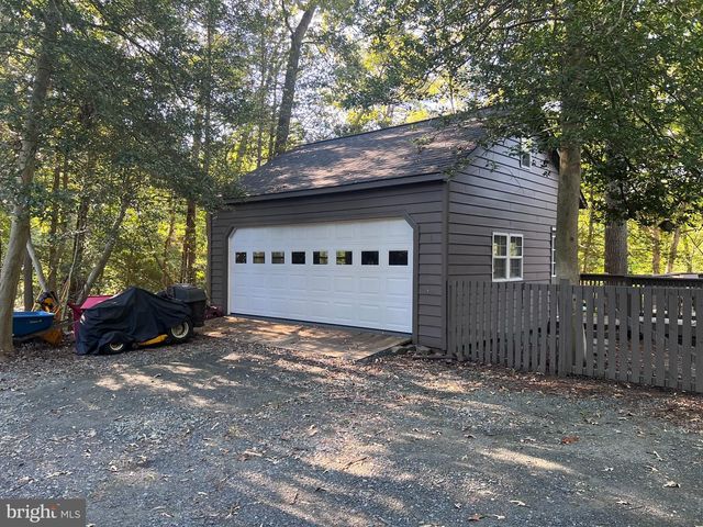 8208 EDWIN RAYNOR, Pasadena, MD 21122