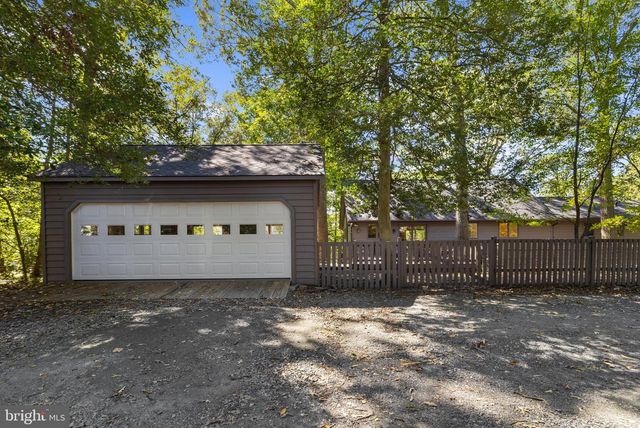 8208 EDWIN RAYNOR, Pasadena, MD 21122
