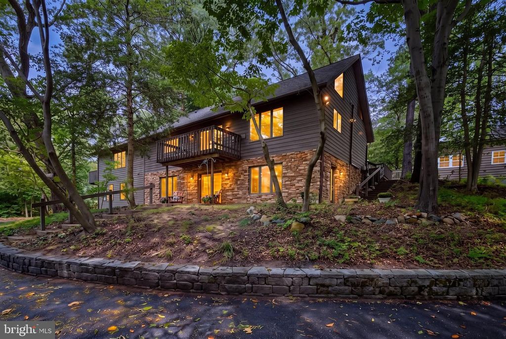 8208 EDWIN RAYNOR, Pasadena, MD 21122