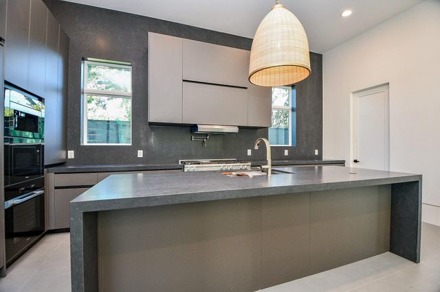 7218 Schiller Street, Houston, TX 77055