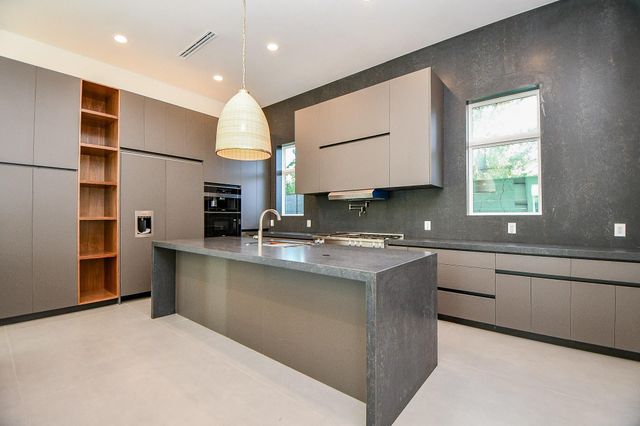 7218 Schiller Street, Houston, TX 77055