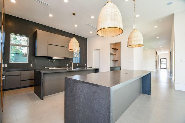 7218 Schiller Street, Houston, TX 77055