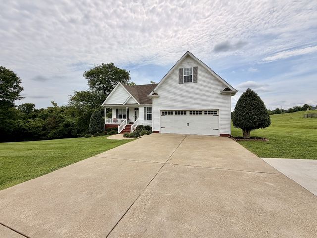 711 Milky Way Dr, Pulaski, TN 38478