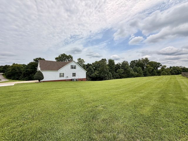 711 Milky Way Dr, Pulaski, TN 38478