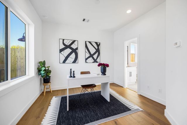 2810 Mills Street, Houston, TX 77026