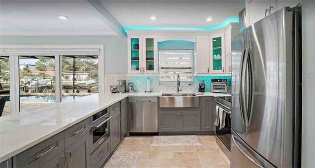 245 78 TH AVENUE N, St Petersburg, FL 33702