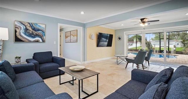 245 78 TH AVENUE N, St Petersburg, FL 33702