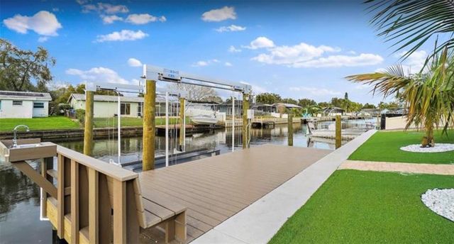 245 78 TH AVENUE N, St Petersburg, FL 33702