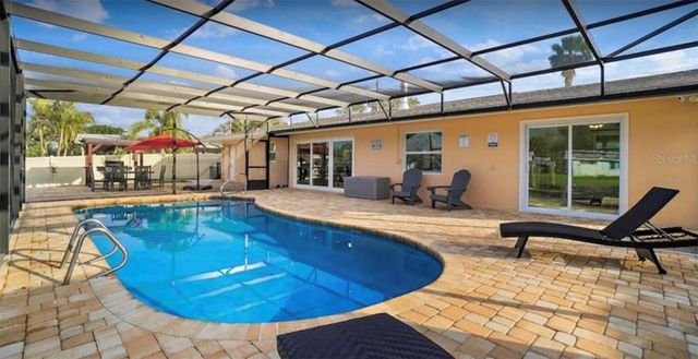 245 78 TH AVENUE N, St Petersburg, FL 33702