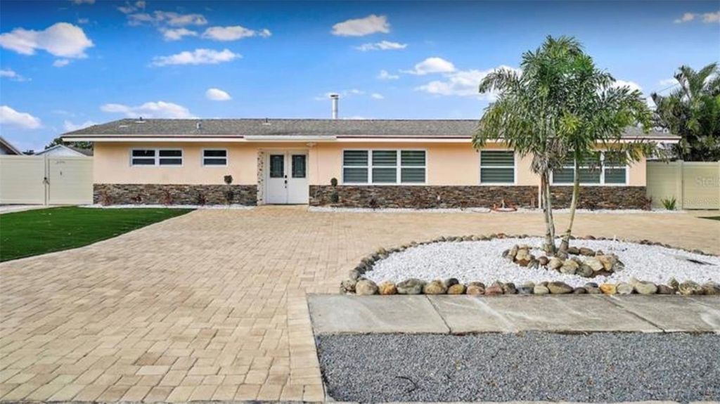 245 78 TH AVENUE N, St Petersburg, FL 33702