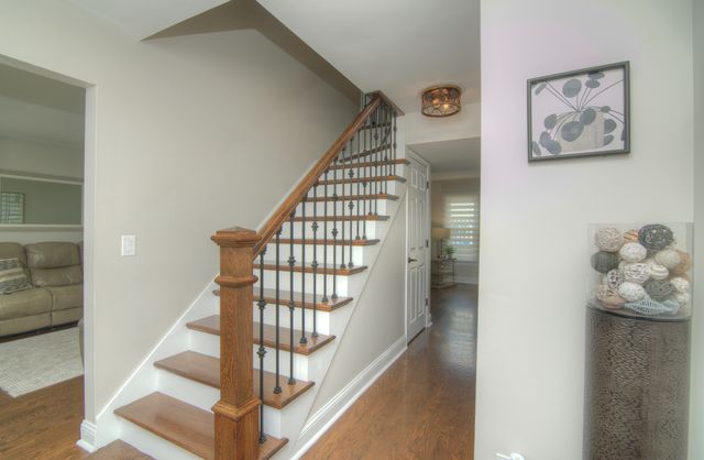 421 Burke Drive, Carol Stream, IL 60188