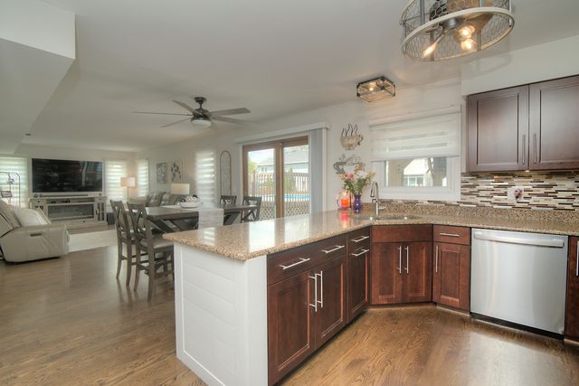 421 Burke Drive, Carol Stream, IL 60188
