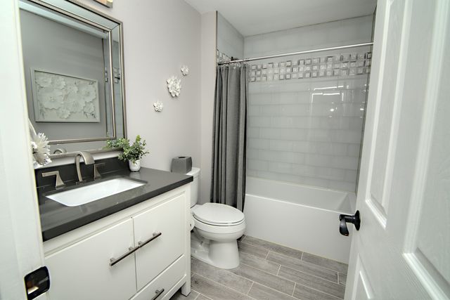 421 Burke Drive, Carol Stream, IL 60188
