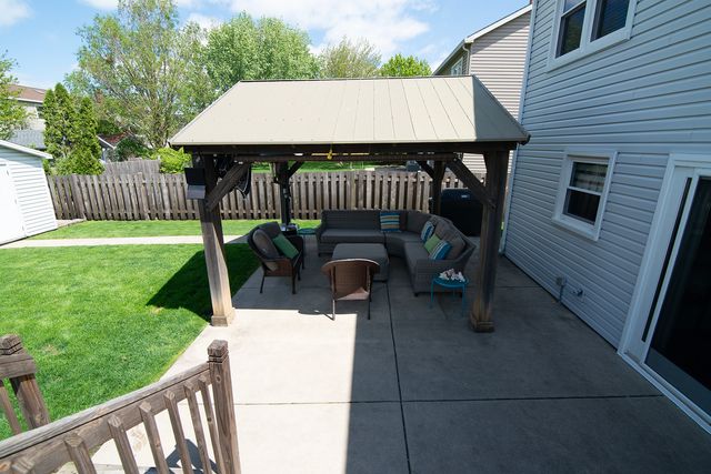 421 Burke Drive, Carol Stream, IL 60188