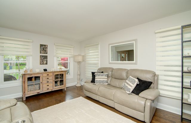 421 Burke Drive, Carol Stream, IL 60188