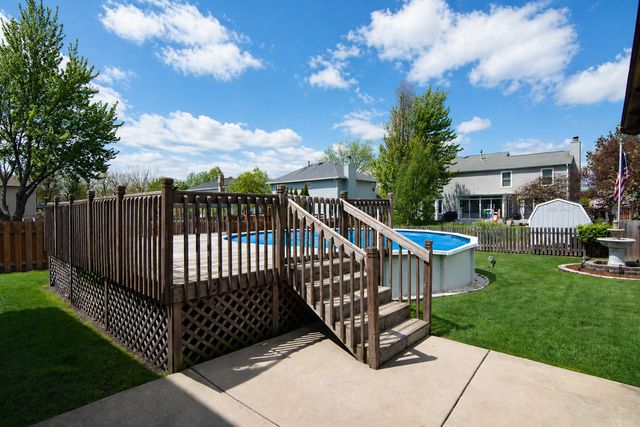 421 Burke Drive, Carol Stream, IL 60188