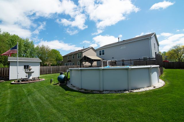 421 Burke Drive, Carol Stream, IL 60188