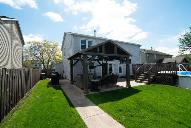 421 Burke Drive, Carol Stream, IL 60188
