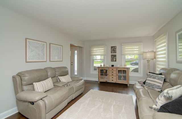 421 Burke Drive, Carol Stream, IL 60188