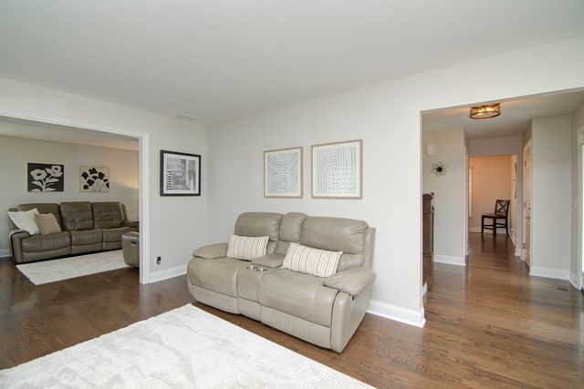 421 Burke Drive, Carol Stream, IL 60188