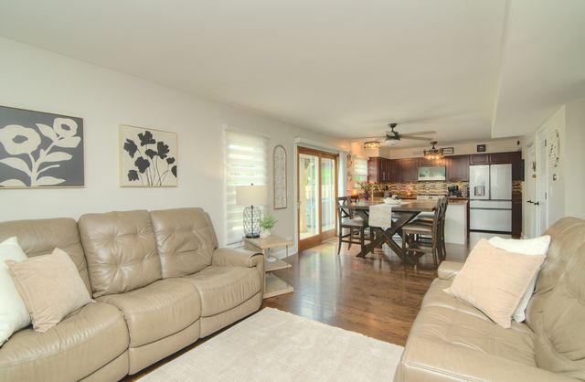 421 Burke Drive, Carol Stream, IL 60188