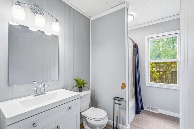 891 Benhill Road, Saint Paul, MN 55105