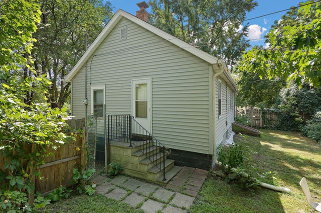 891 Benhill Road, Saint Paul, MN 55105