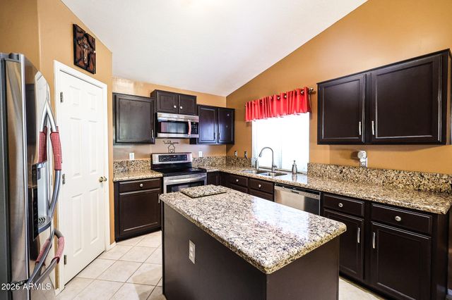 8845 W GREER Avenue, Peoria, AZ 85345