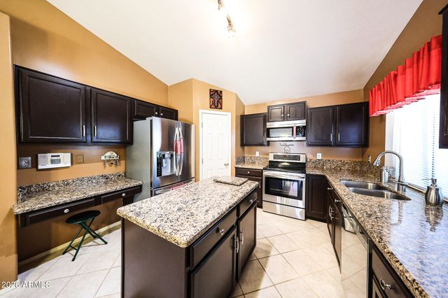 8845 W GREER Avenue, Peoria, AZ 85345