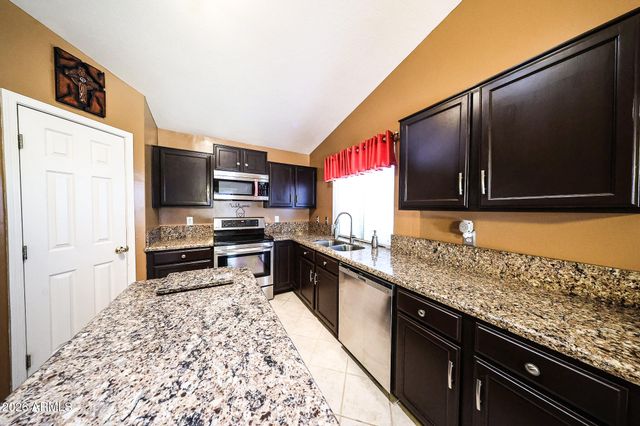 8845 W GREER Avenue, Peoria, AZ 85345