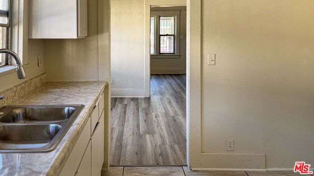 624 E 49th Street, Los Angeles, CA 90011