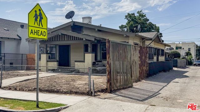624 E 49th Street, Los Angeles, CA 90011