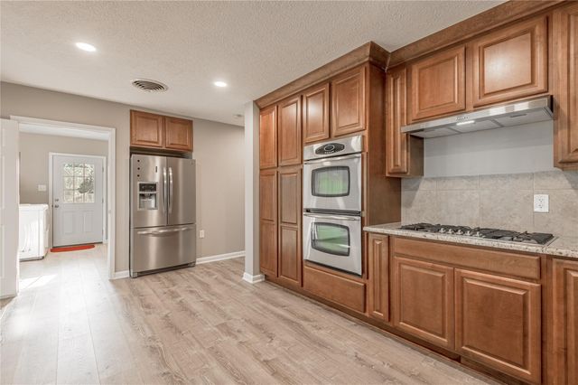 2201 Badger Lane, Huntsville, TX 77320