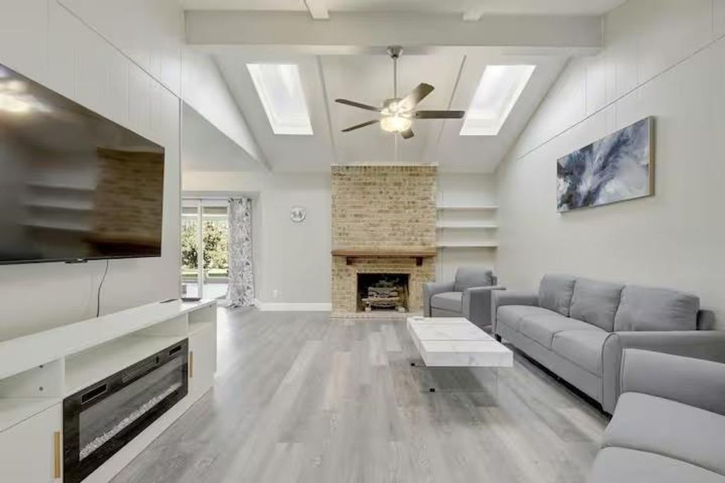 2700 Kerrybrook LN, Austin, TX 78757