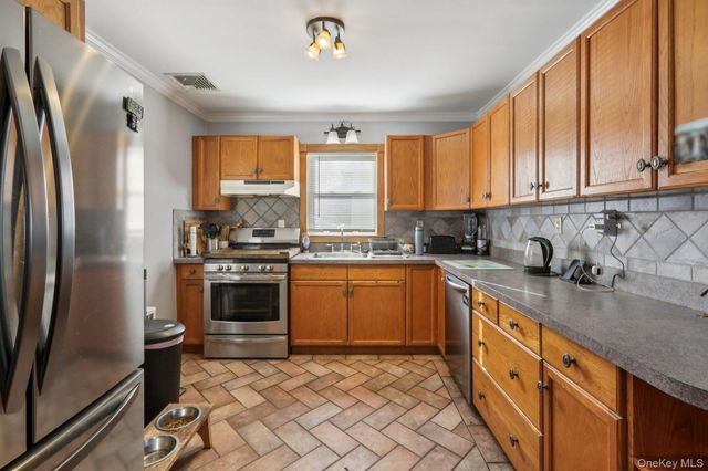 65 W Washington Avenue, Pearl River, NY 10965