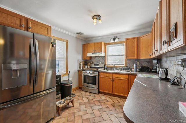 65 W Washington Avenue, Pearl River, NY 10965