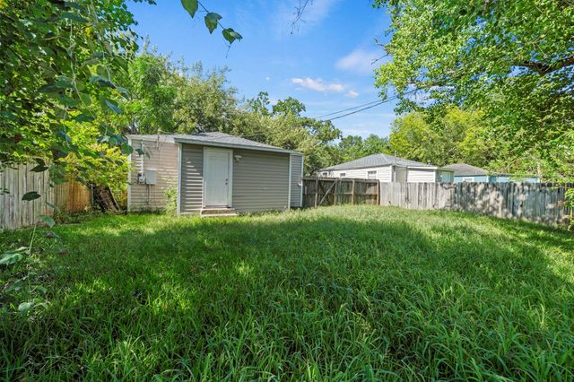 8 Jennische St, Baytown, TX 77520