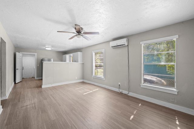 8 Jennische St, Baytown, TX 77520