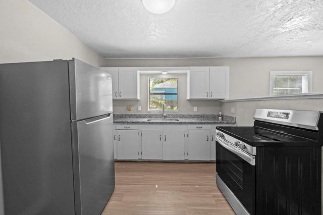 8 Jennische St, Baytown, TX 77520