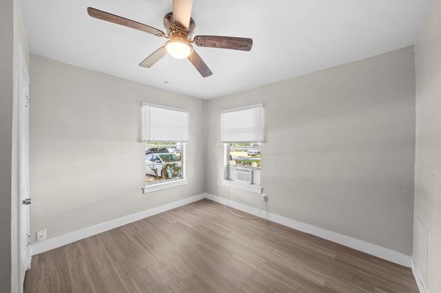 8 Jennische St, Baytown, TX 77520
