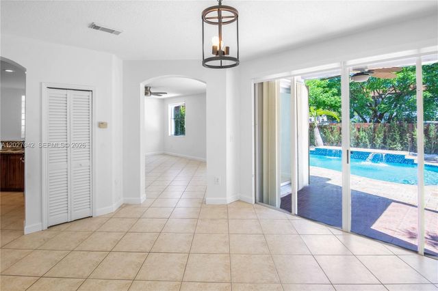 16001 SW 43rd Ter 16001, Miami, FL 33185