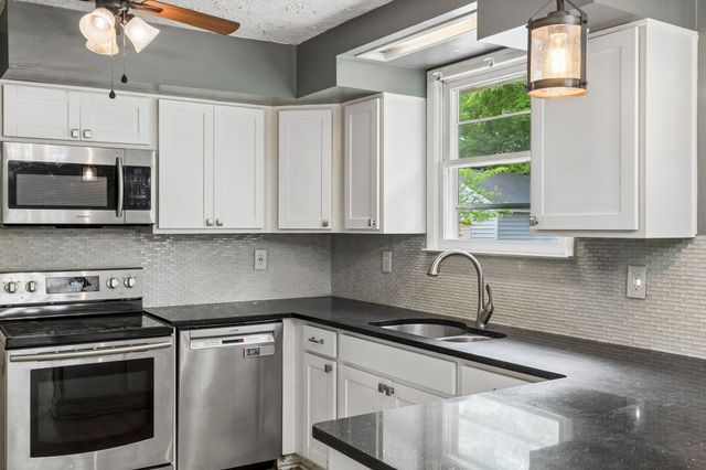 11170 Challenge Dr, Bon Aqua, TN 37025