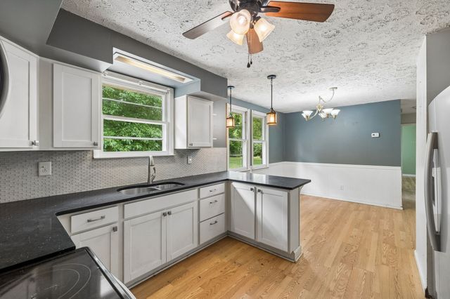 11170 Challenge Dr, Bon Aqua, TN 37025
