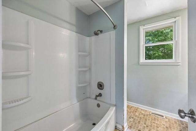 11170 Challenge Dr, Bon Aqua, TN 37025