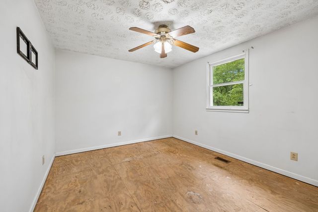 11170 Challenge Dr, Bon Aqua, TN 37025