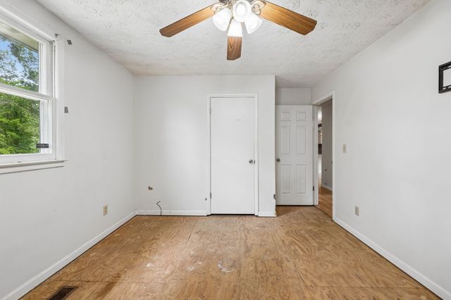 11170 Challenge Dr, Bon Aqua, TN 37025
