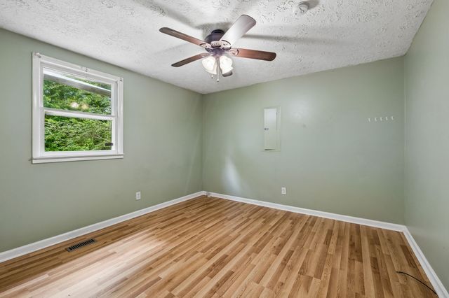 11170 Challenge Dr, Bon Aqua, TN 37025