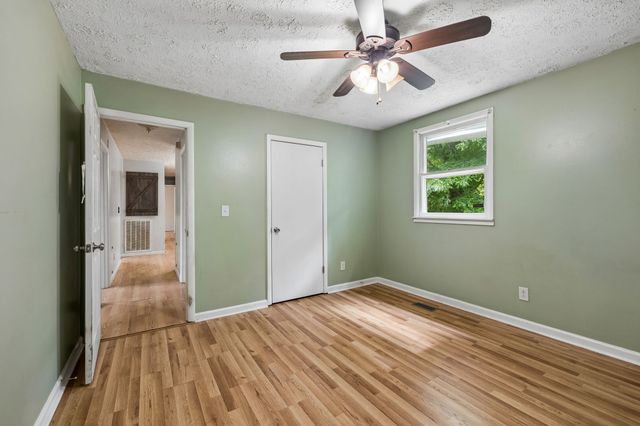 11170 Challenge Dr, Bon Aqua, TN 37025