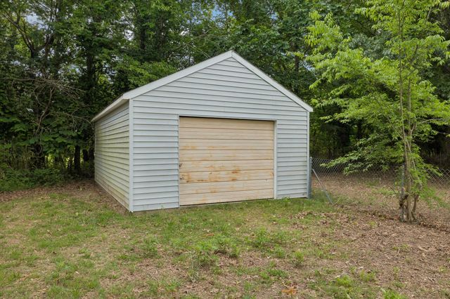 11170 Challenge Dr, Bon Aqua, TN 37025