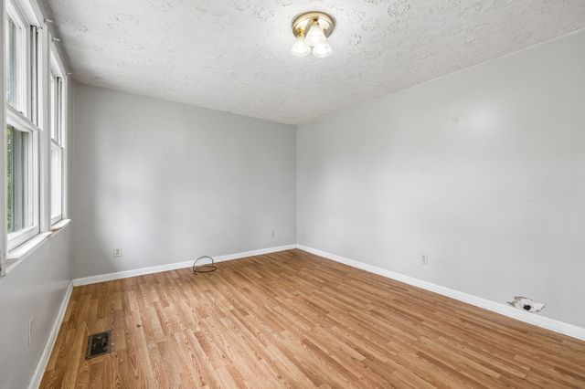 11170 Challenge Dr, Bon Aqua, TN 37025